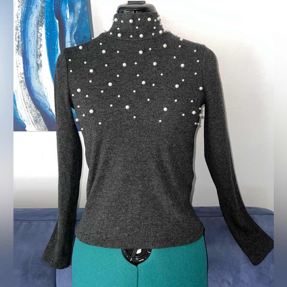 Gray long sleeve sweter